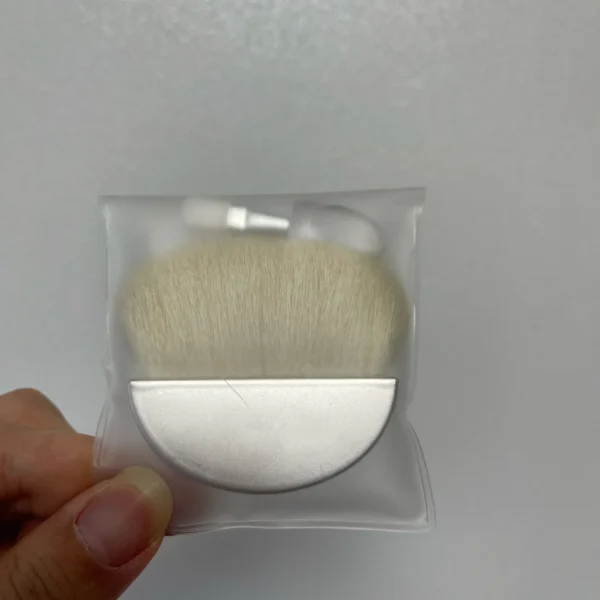 New-Makeup-Brush-Beauty-Powder-Face-Blush-Brushes-Portable-Professional-Foundation-Brush-Large-Cosmetics-Soft-Base-1.webp